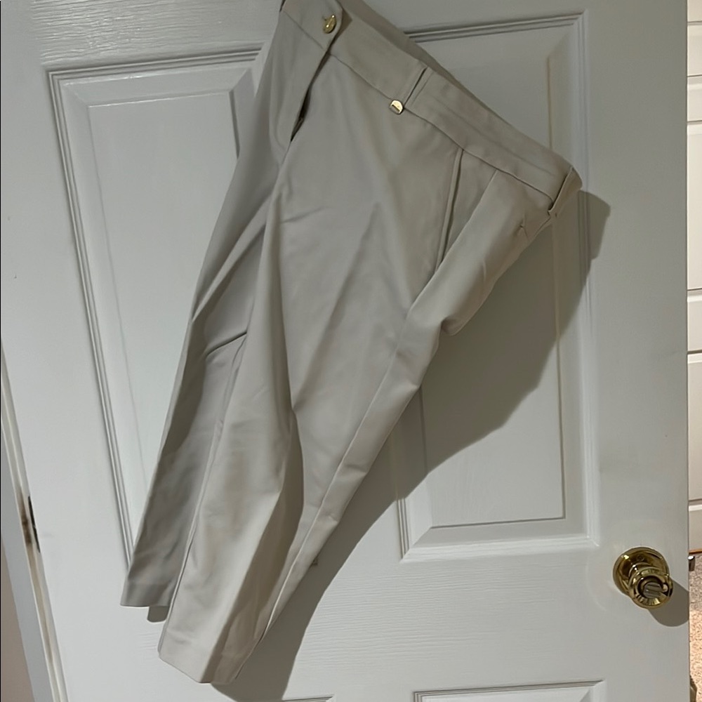 Woman’s Jones New York stretch crop pants